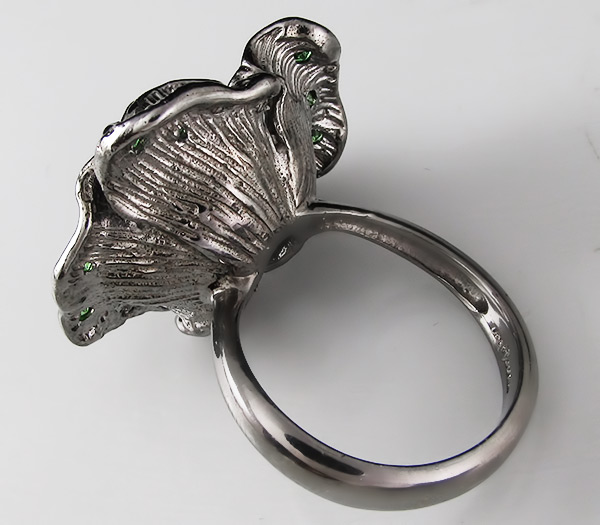 Кольцо из серебра 925 пробы с цаворитами гранатами. Серебро 925
