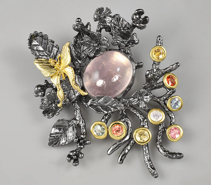 Кулон из серебра 925 пробы с розовым кварцем и разноцветными сапфирами. Серебро 925