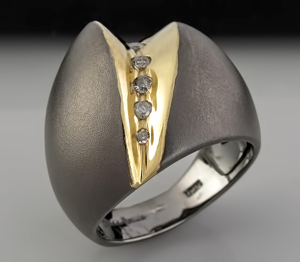 Кольцо из серебра 925 пробы с бриллиантами. Серебро 925