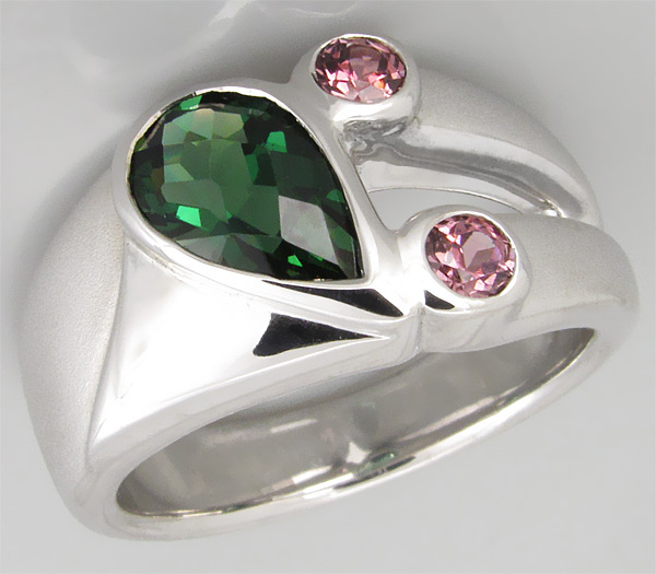 Кольцо с зеленым и пурпурно-розовыми турмалинами!    Серебро 925